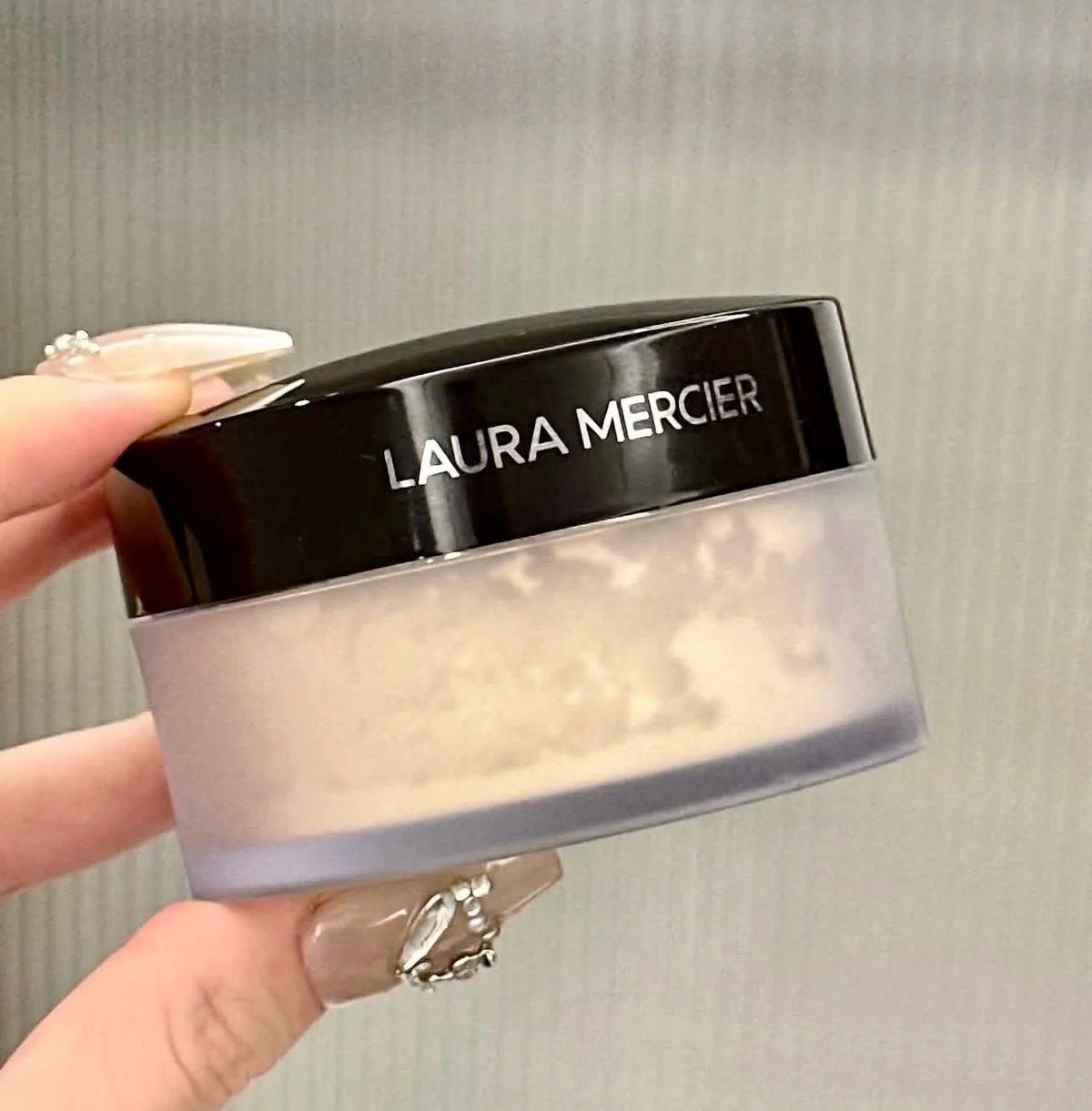 LUXE LINE Laura Mercier Translucent Loose Setting Powder – Oil Control Ultra-Blur